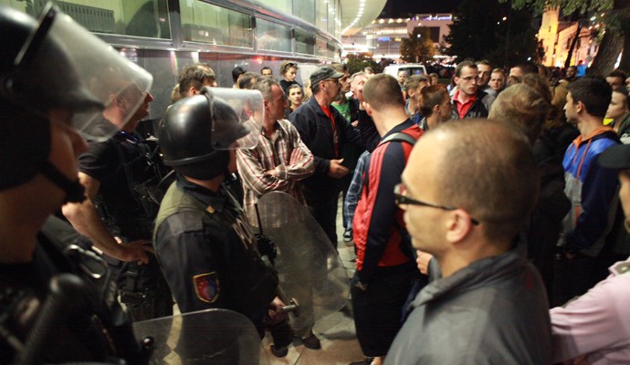 Dramatična blokada Parlamenta je gotova, poslanici i stranci otišli kući