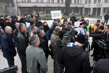 Desetine hiljada radnika bez redovne plate